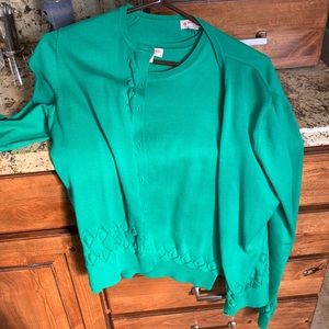 Great Kelly green sweater set.